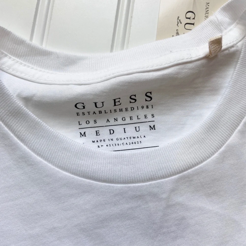 •Guess• embossed logo tee - Picture 6 of 6